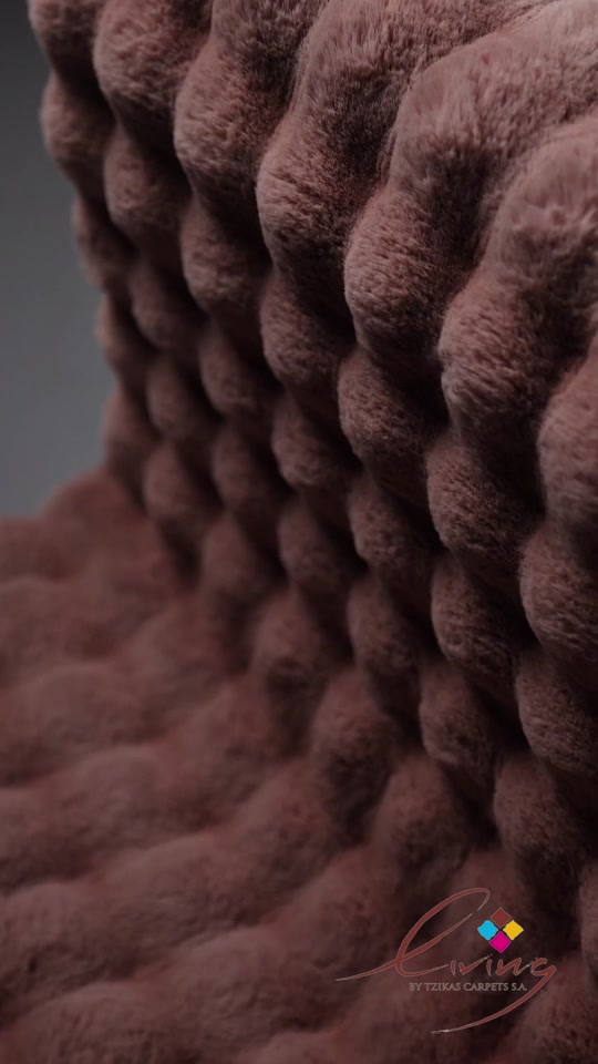 🐻✨ Απαλότητα & cozy διάθεση με το Fuzzy της Tzikas Carpets! ✨🏡 Το γούνινο χαλί Fuzzy είναι η απόλυτη επιλογή για όσους λατρεύουν την άνεση, τη ζεστασι
